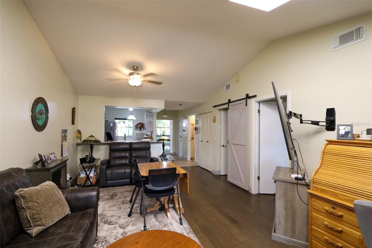 323 Knottwood Ct #1 - Photo 3 of 26