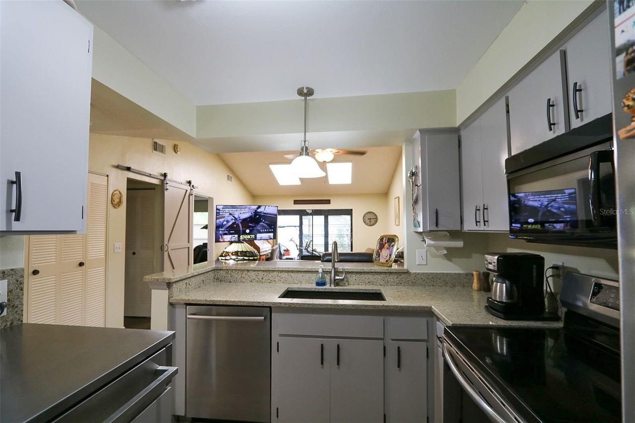 323 Knottwood Ct #1 - Photo 6 of 26