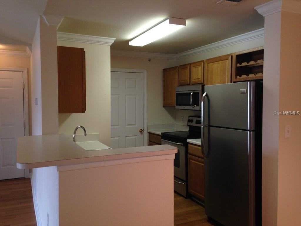 18147 Sterling Gate Cir #18147 - Photo 6 of 17