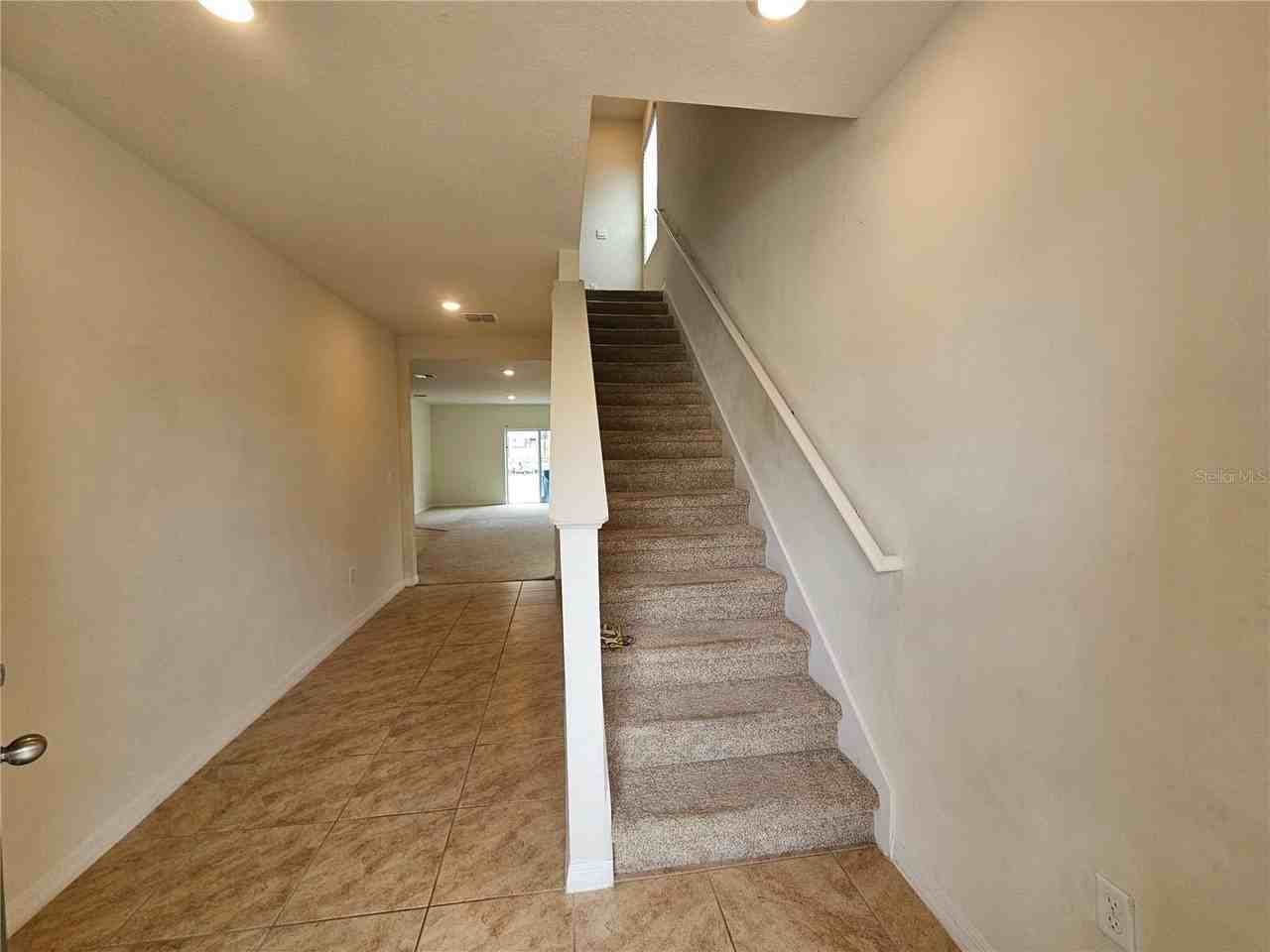 1387 Berry Ln - Photo 4 of 35