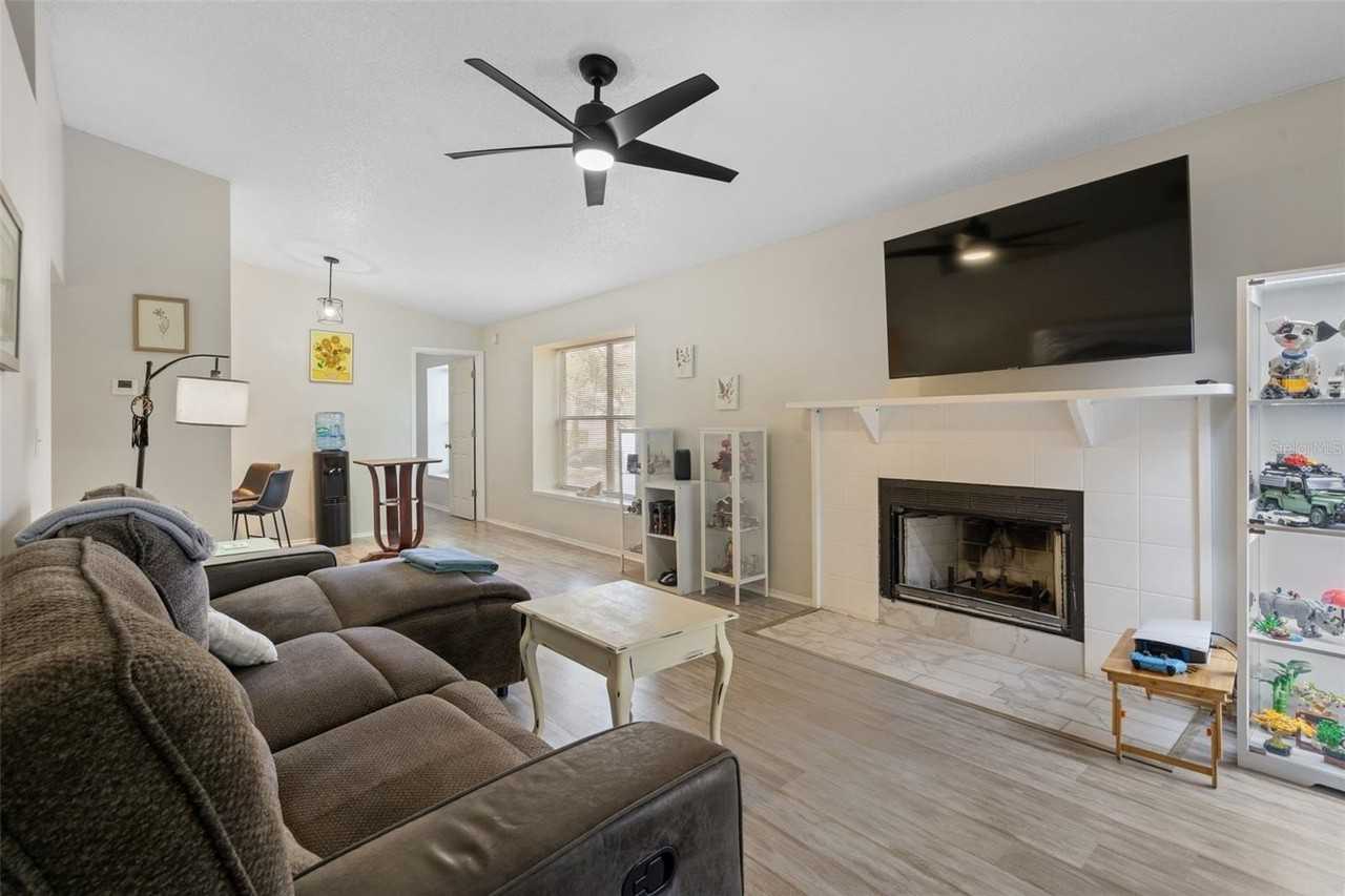 14733 Norwood Oaks Dr #201 - Photo 4 of 23