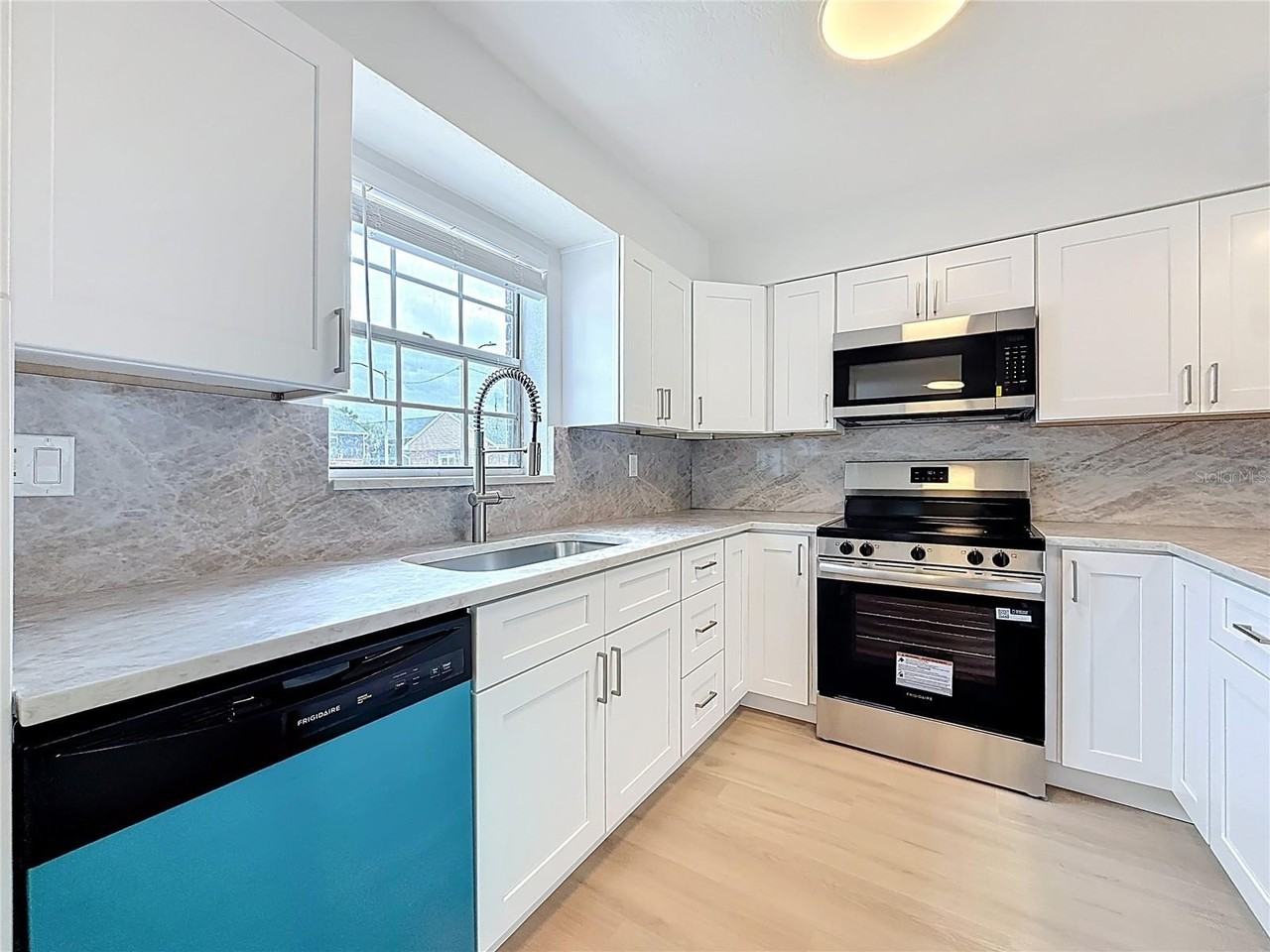 200 Country Club Dr #1301 - Photo 5 of 39