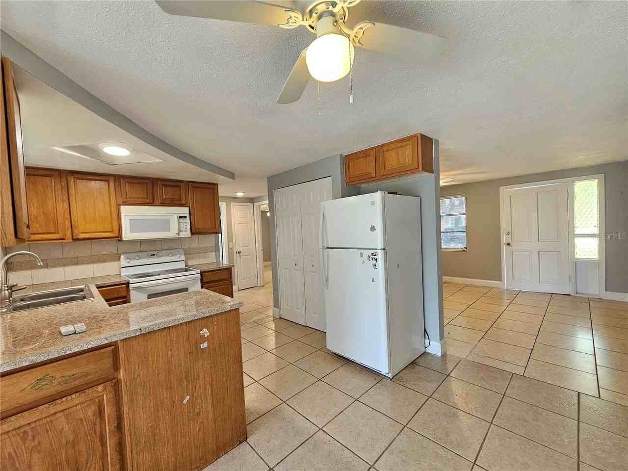 9210 Pegasus Ave - Photo 6 of 19