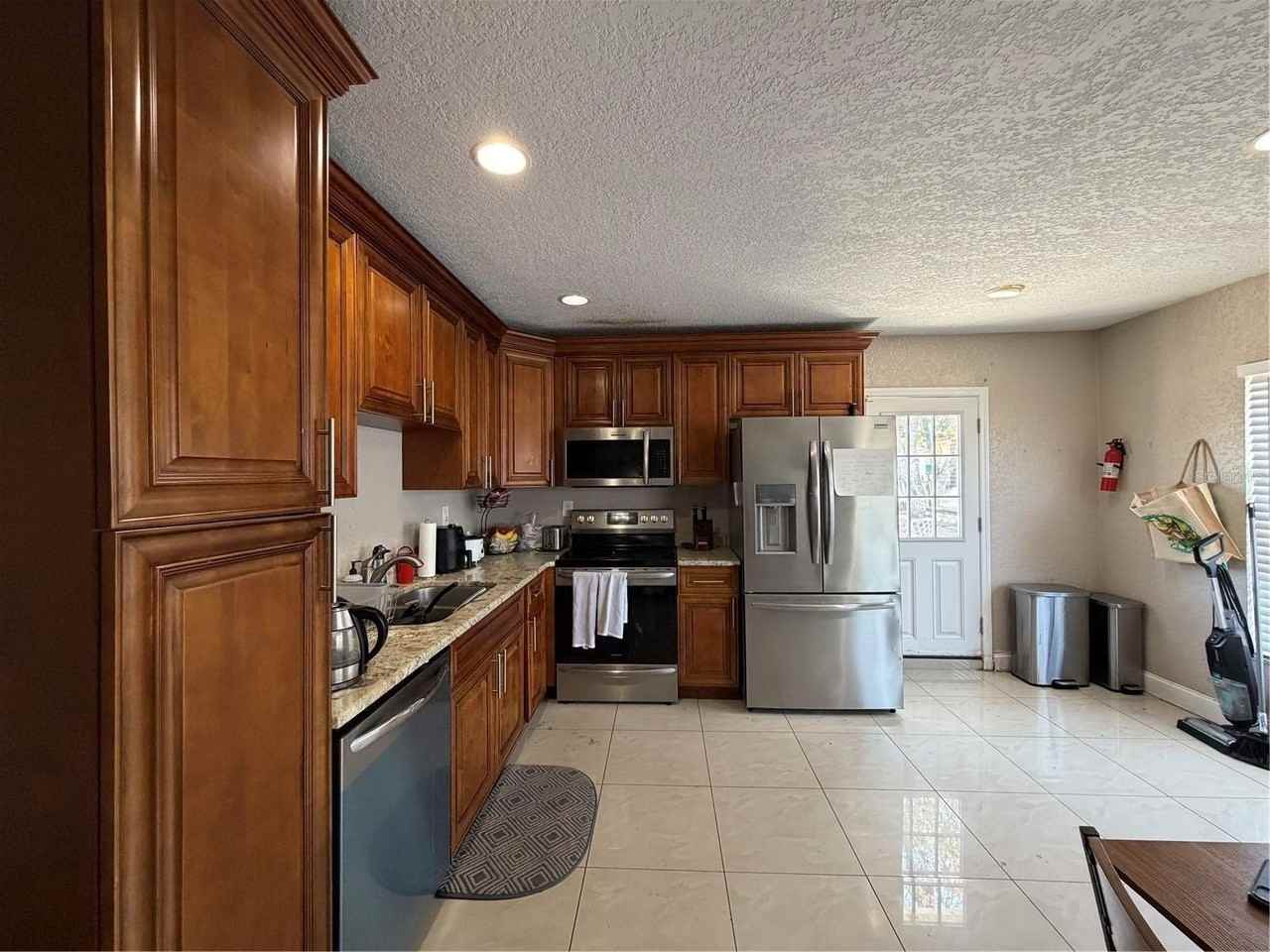 2926 W Saint John St - Photo 5 of 28