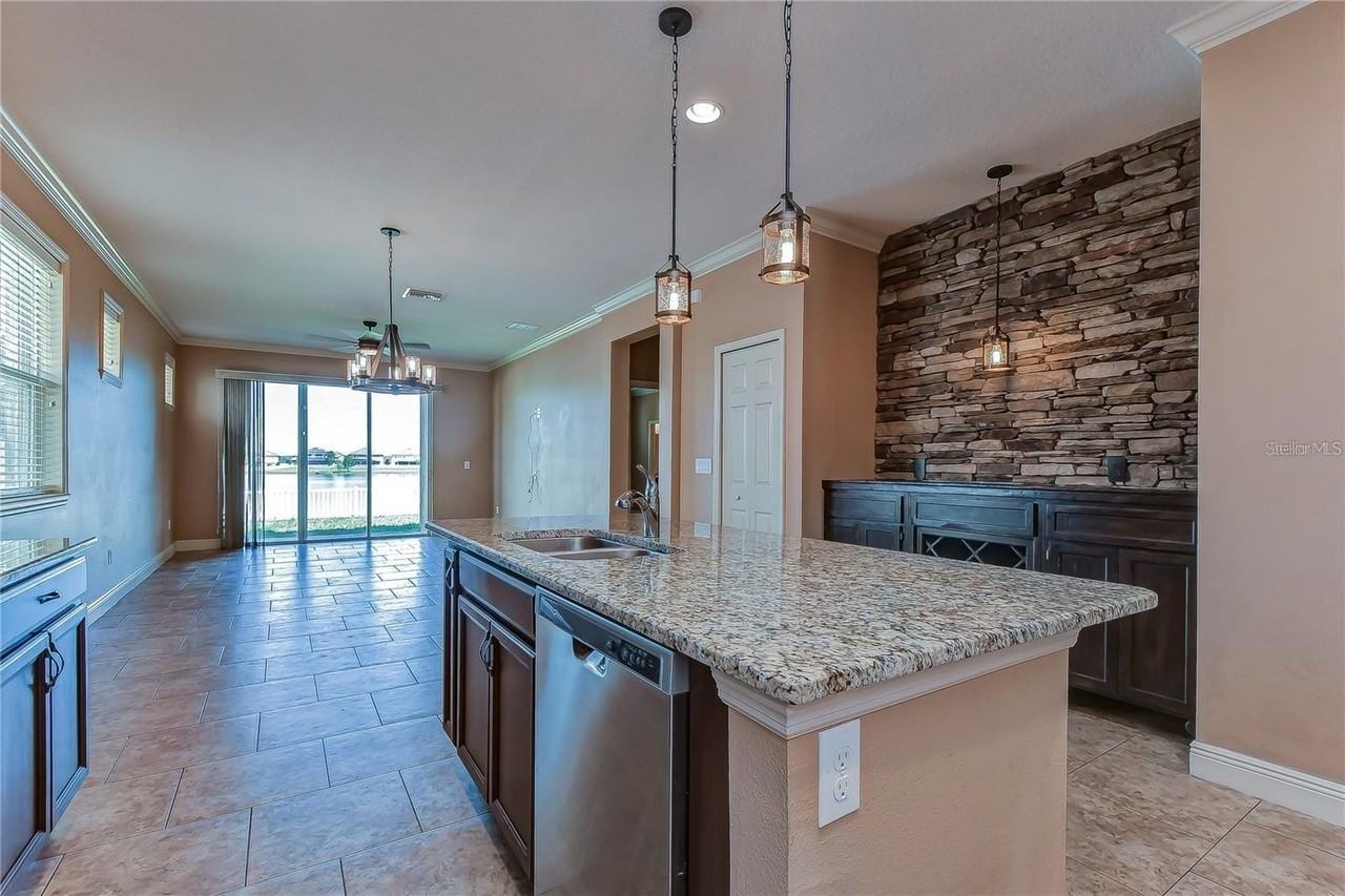 19391 Long Lake Ranch Blvd - Photo 6 of 28