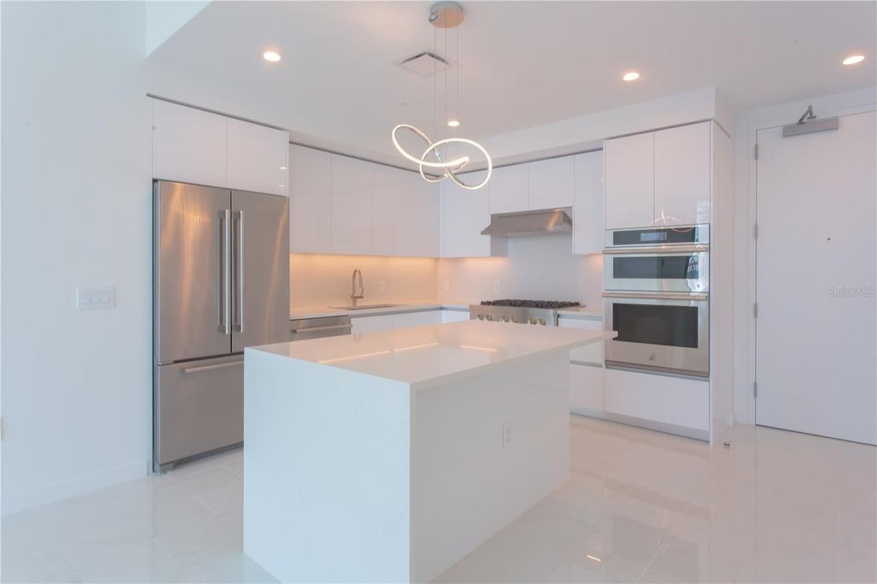 400 Central Ave #1806 - Photo 3 of 24