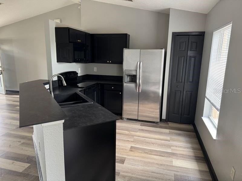 6289 Mariner Blvd - Photo 2 of 9