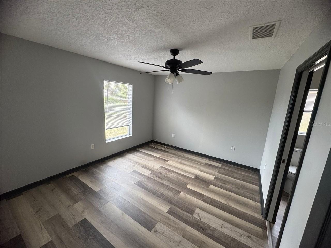 6289 Mariner Blvd - Photo 5 of 9