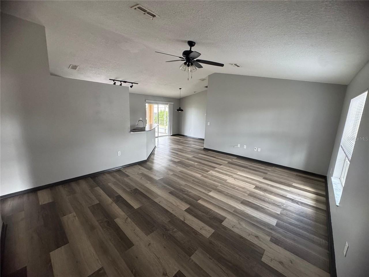 6289 Mariner Blvd - Photo 7 of 9