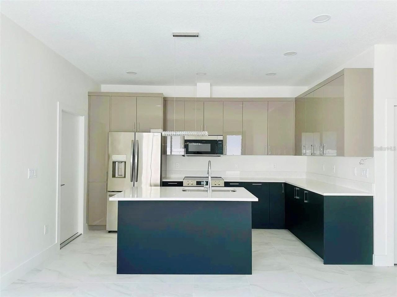 4106 N Thatcher Ave #A - Photo 3 of 11