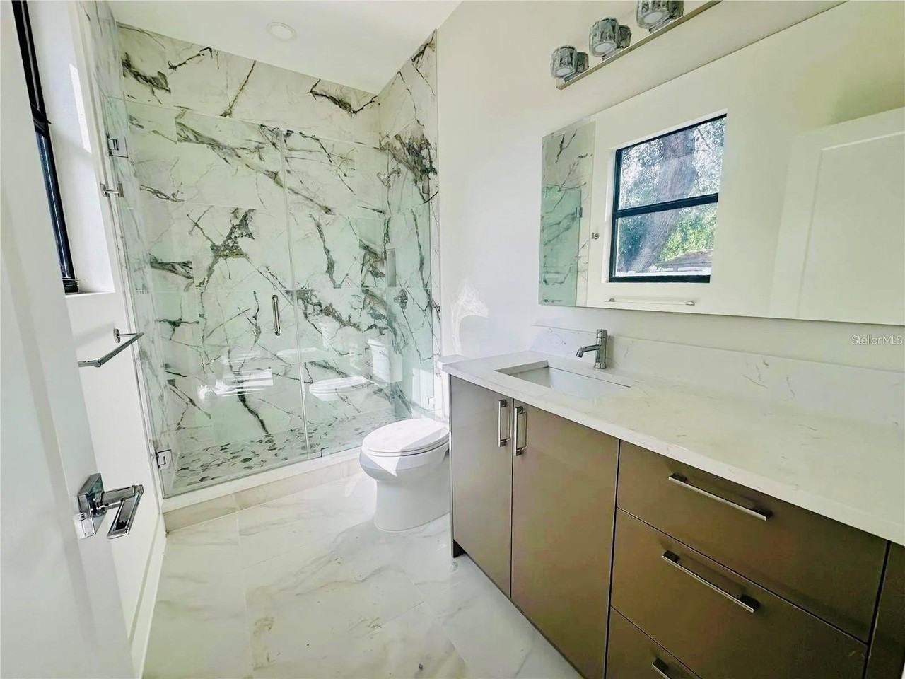 4106 N Thatcher Ave #A - Photo 5 of 11