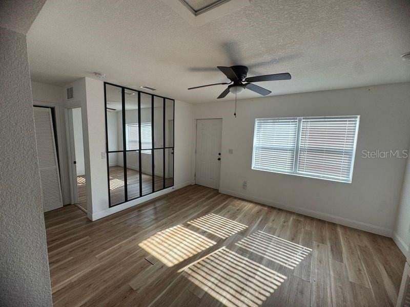 905 Center St - Photo 4 of 15