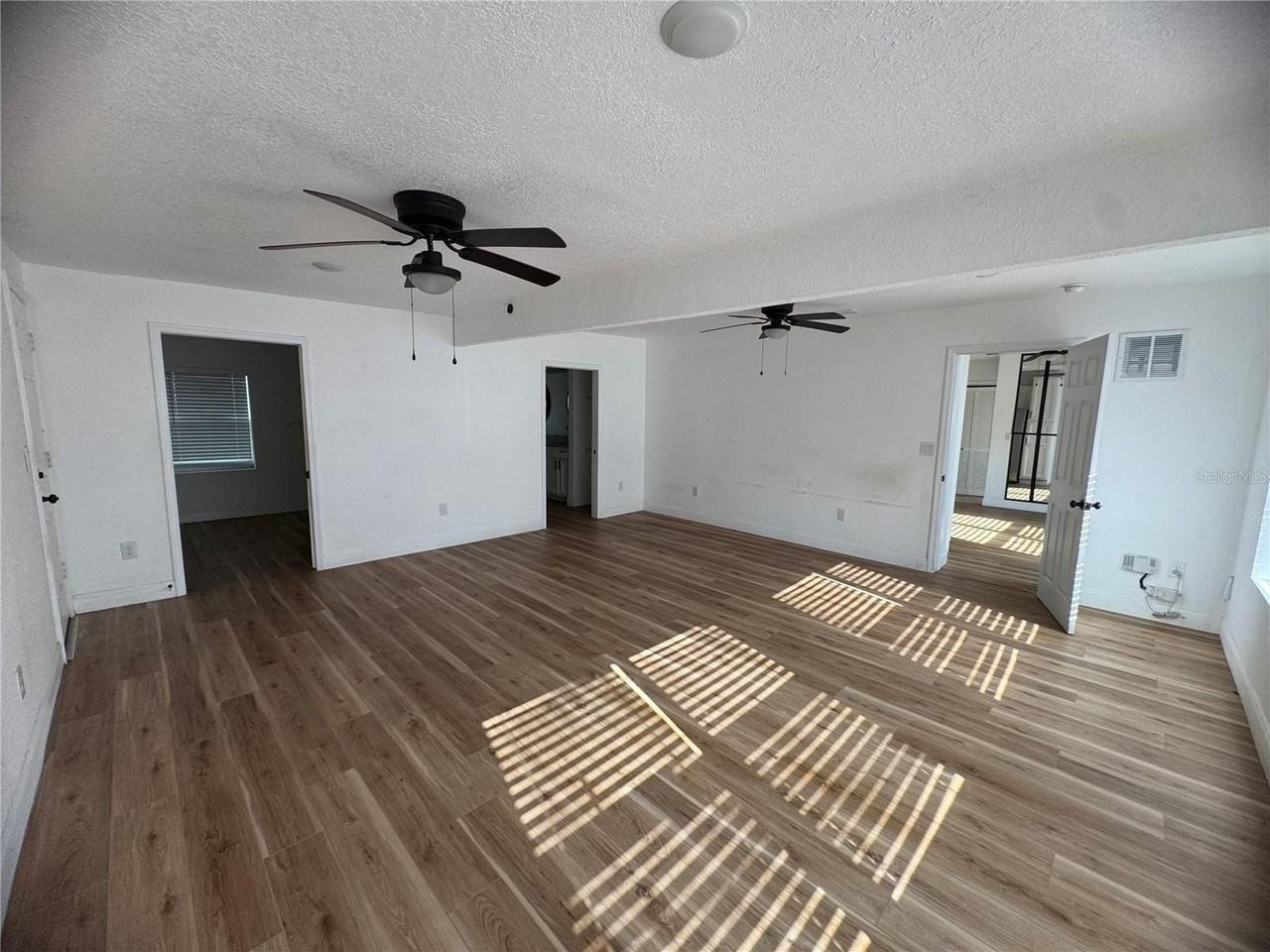 905 Center St - Photo 6 of 15