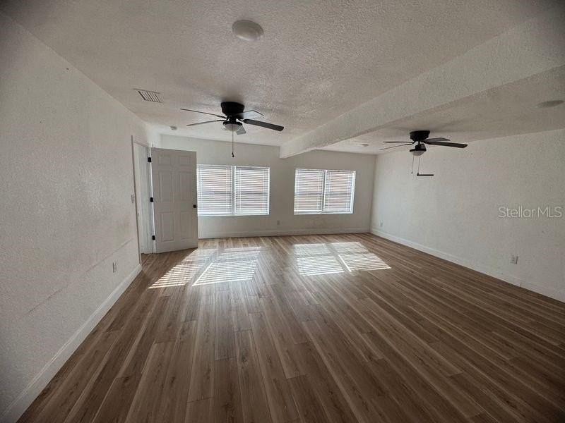 905 Center St - Photo 7 of 15