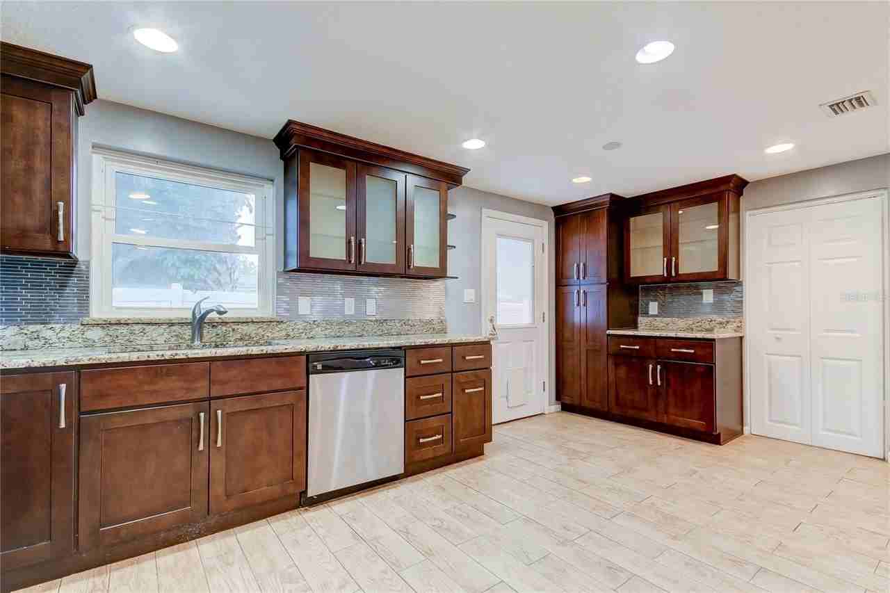 2925 W Tyson Ave - Photo 3 of 14