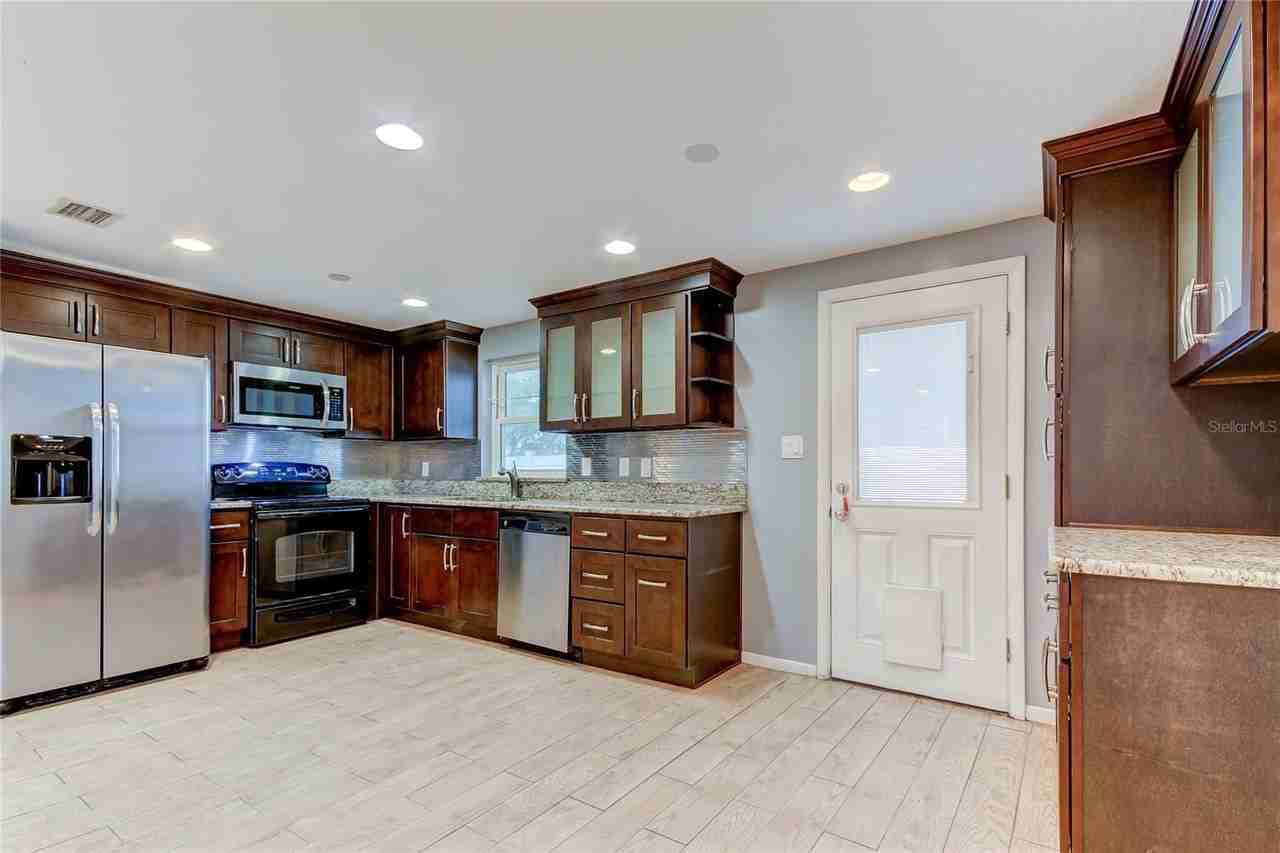 2925 W Tyson Ave - Photo 6 of 14