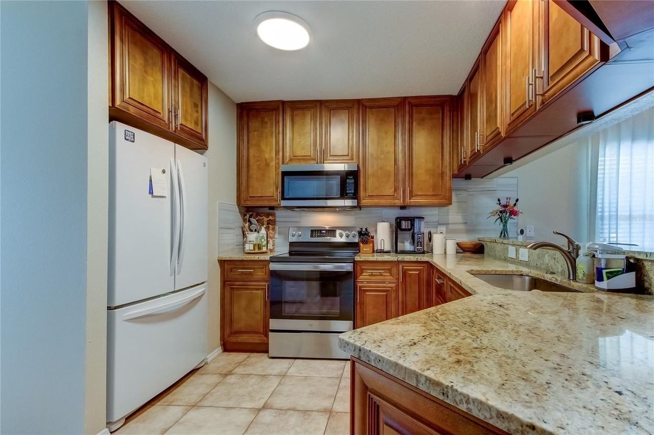 7214 S Desoto St - Photo 4 of 18