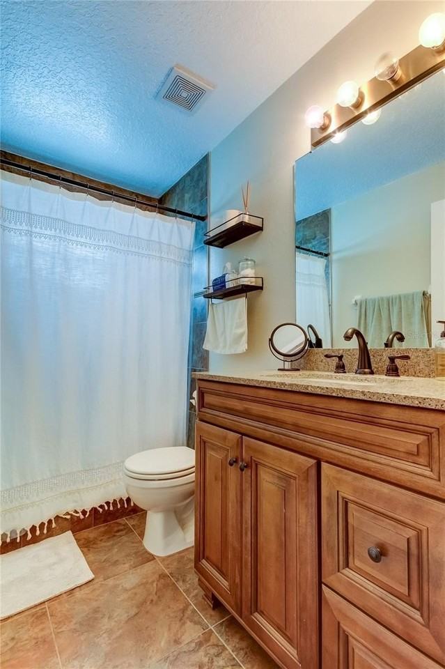 7214 S Desoto St - Photo 5 of 18