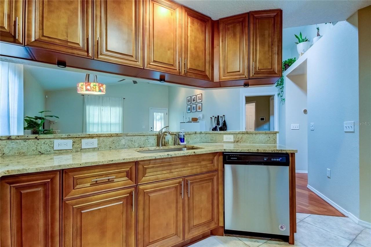 7214 S Desoto St - Photo 6 of 18