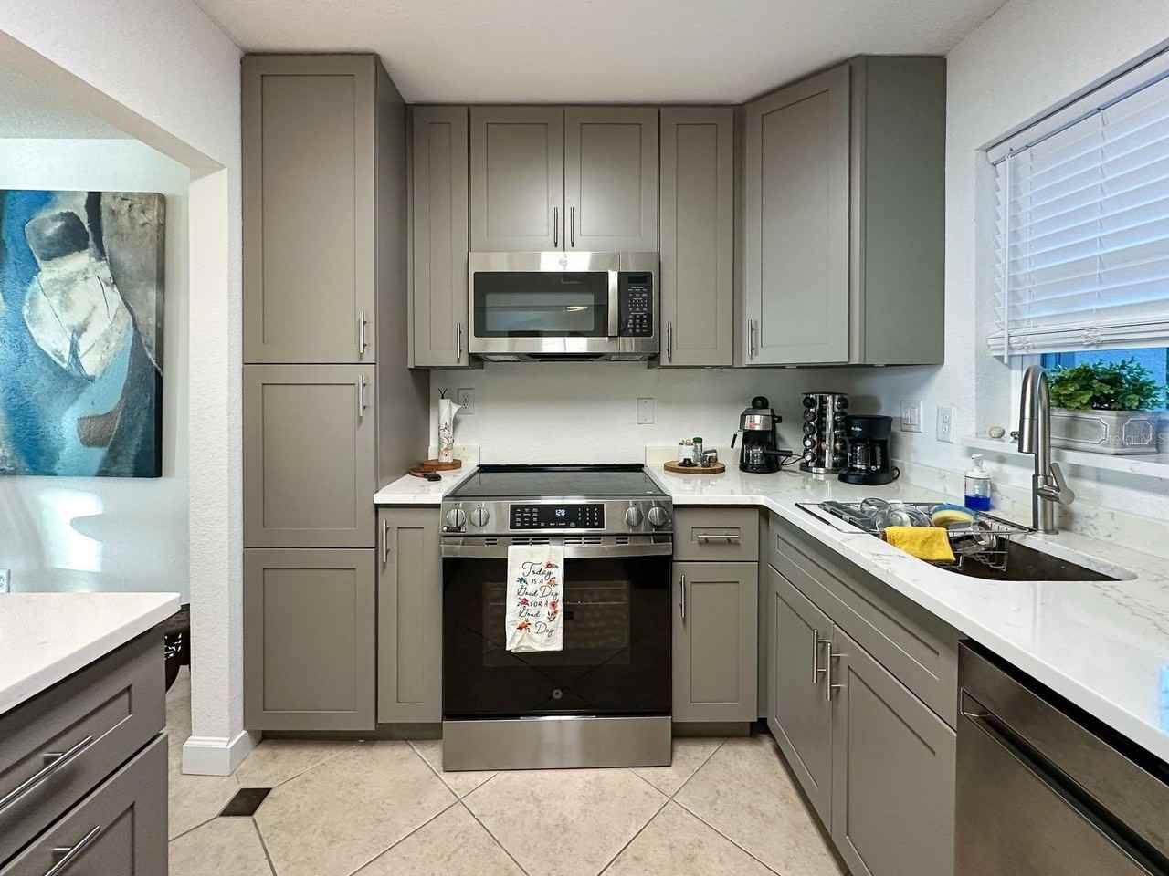 7920 Sun Island Dr S #102 - Photo 4 of 37