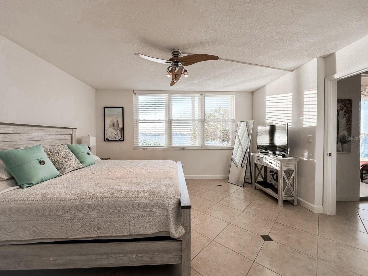 7920 Sun Island Dr S #102 - Photo 5 of 37