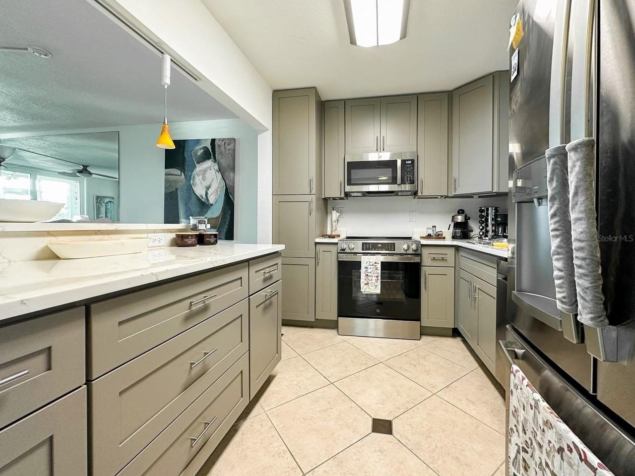 7920 Sun Island Dr S #102 - Photo 7 of 37