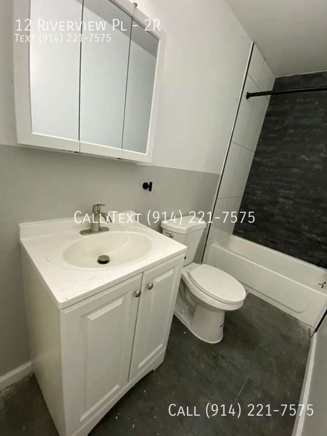 12 Riverview Pl #2R - Photo 4 of 11