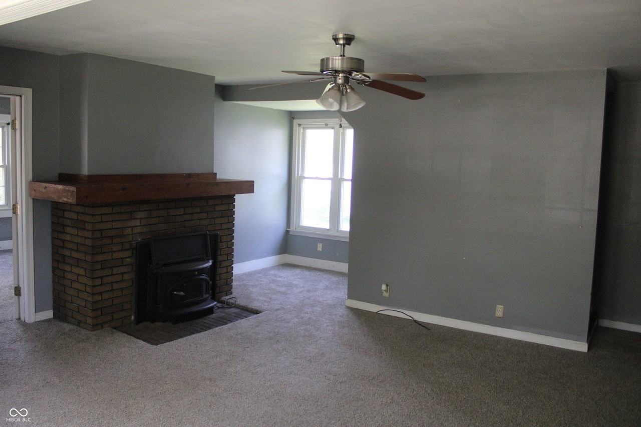 603 E Clyde St - Photo 4 of 13