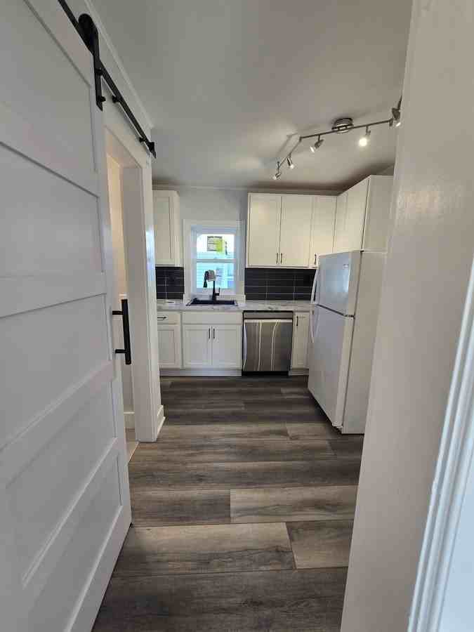 246 W 14th - 1/2 - Photo 4 of 15