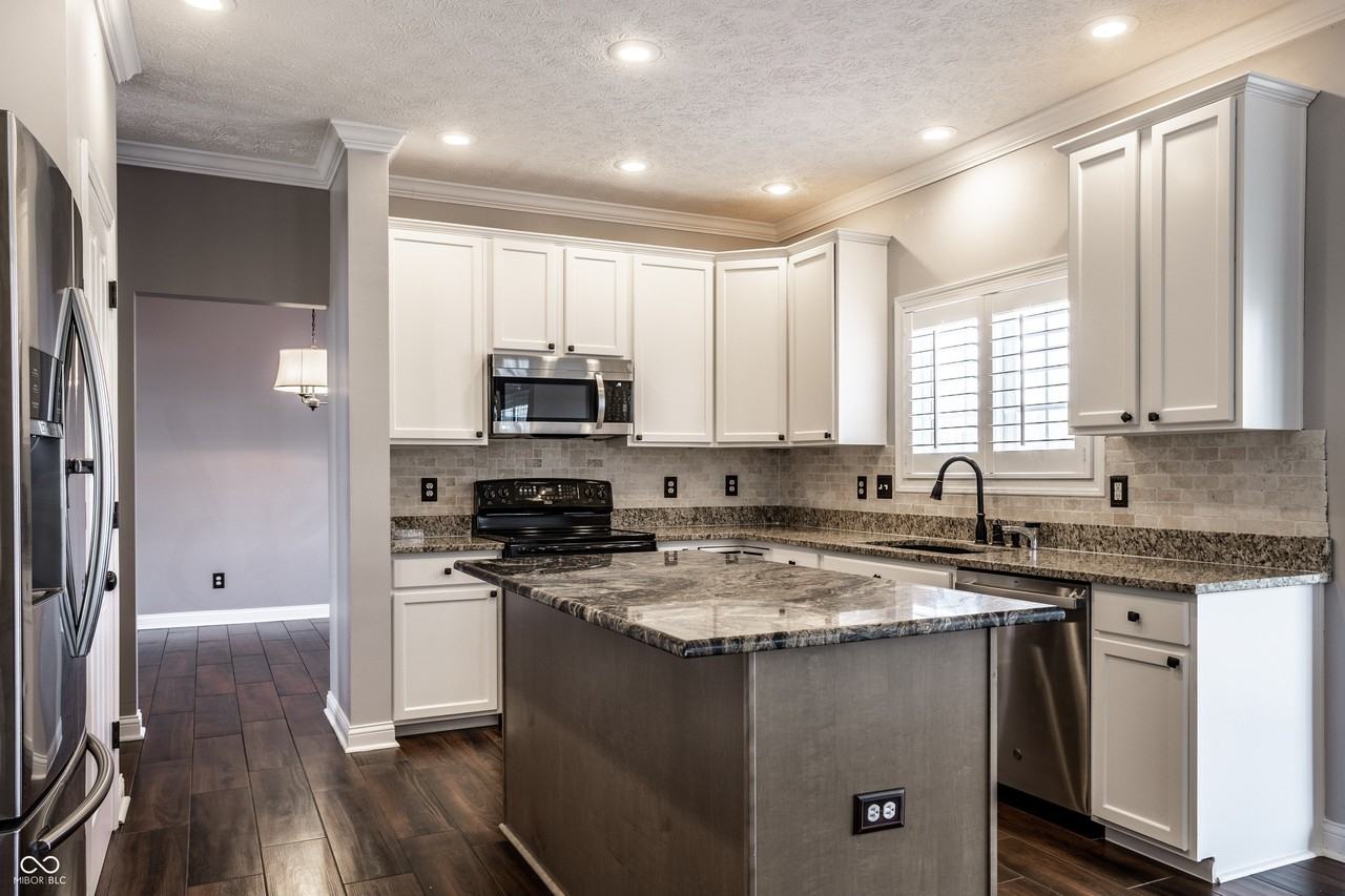 8102 Fairway Dr - Photo 6 of 31