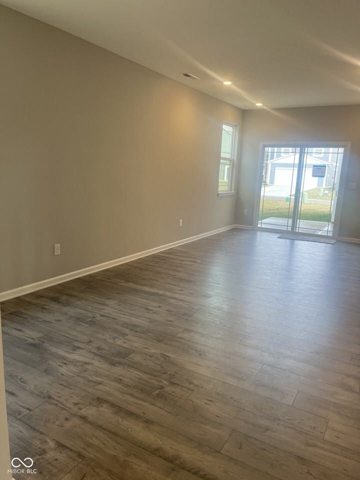 2607 Plano Dr - Photo 4 of 25