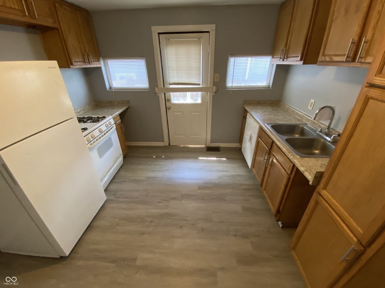 2842 N Chester Ave - Photo 6 of 13