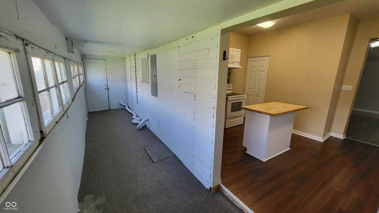 1314 E 10th St - Photo 4 of 24