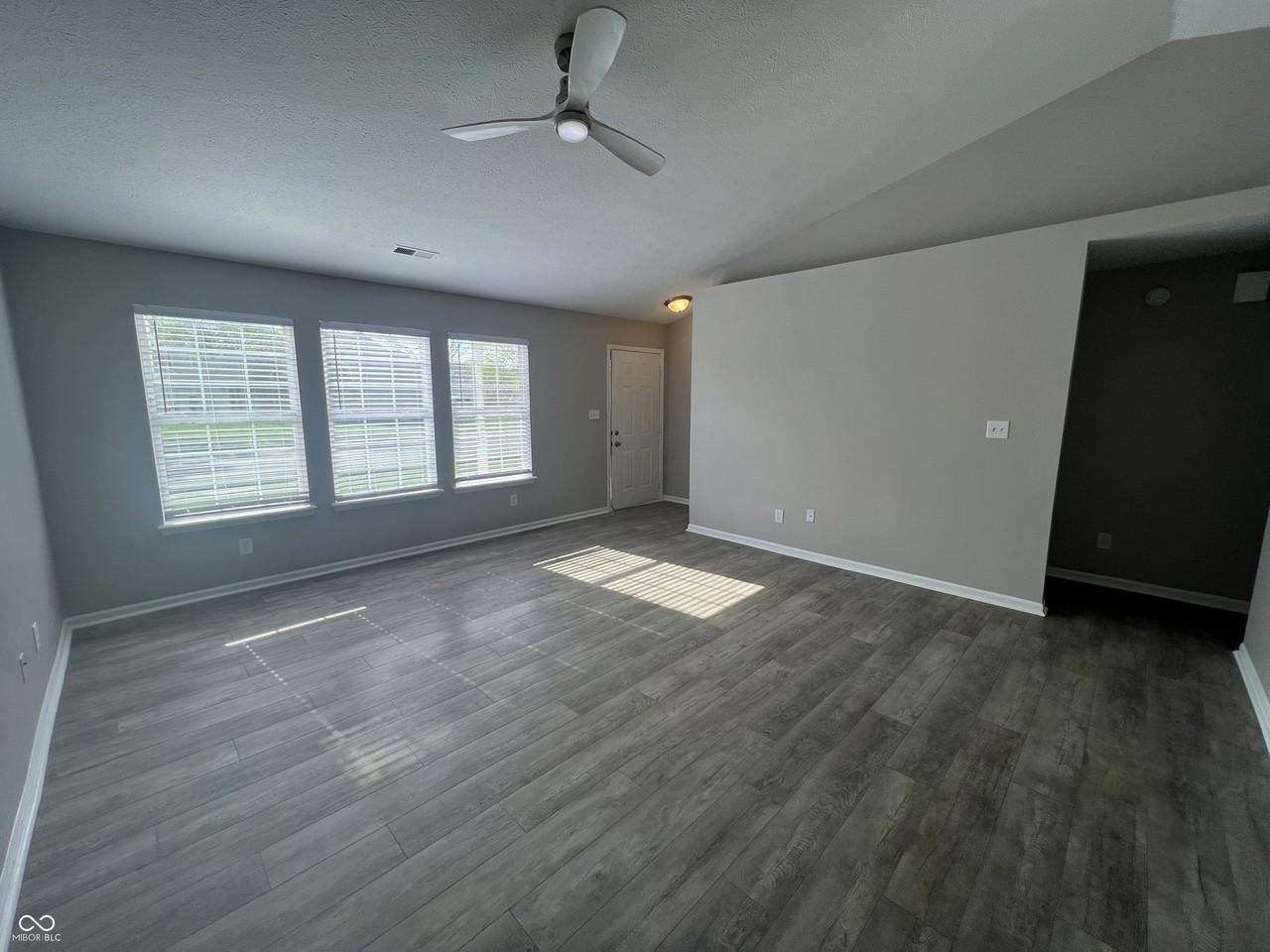 8514 Morgan Dr - Photo 3 of 21