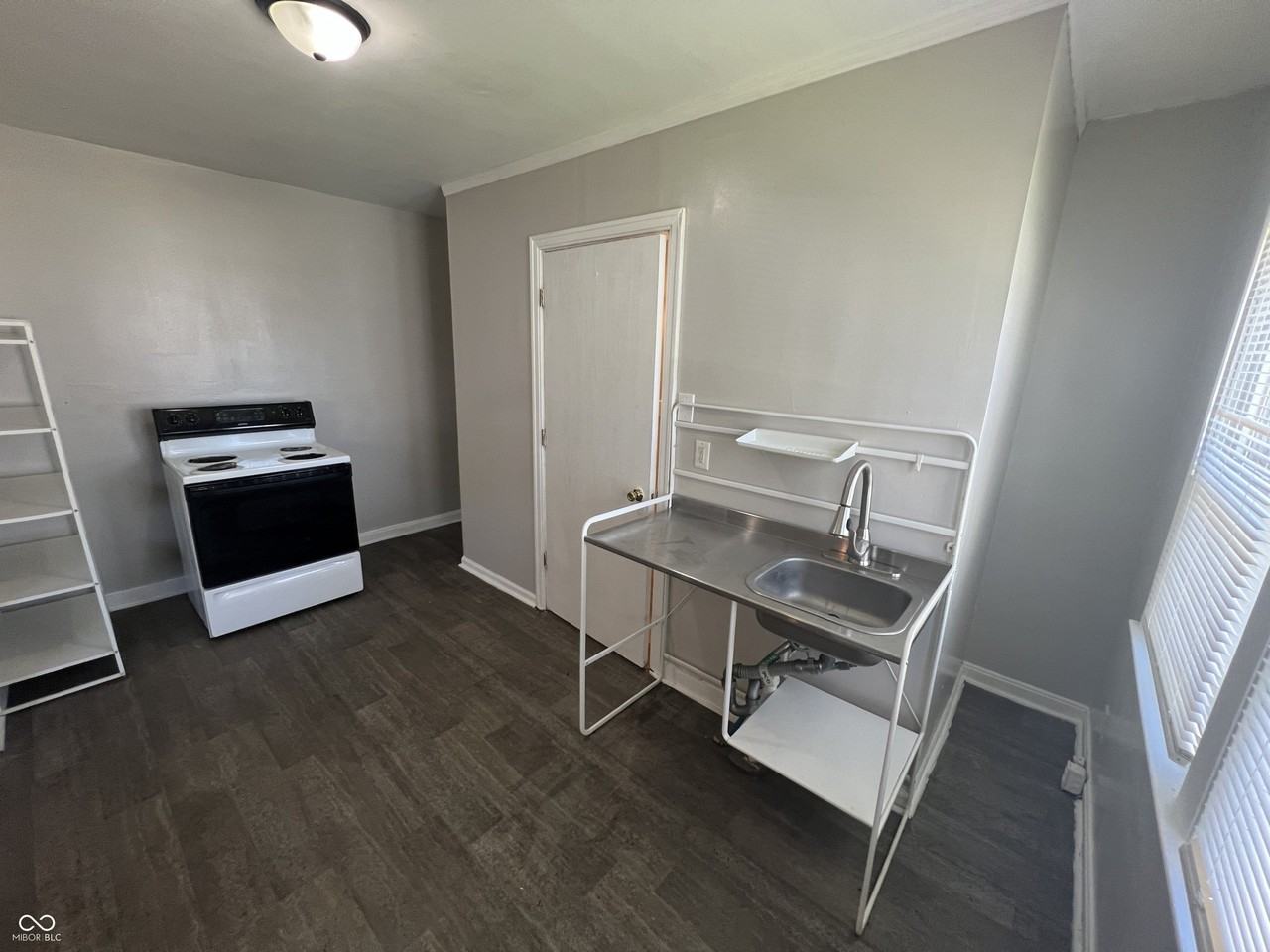 320 N Sherman Dr #A - Photo 5 of 10