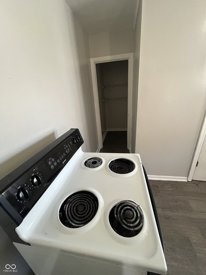 320 N Sherman Dr #A - Photo 7 of 10