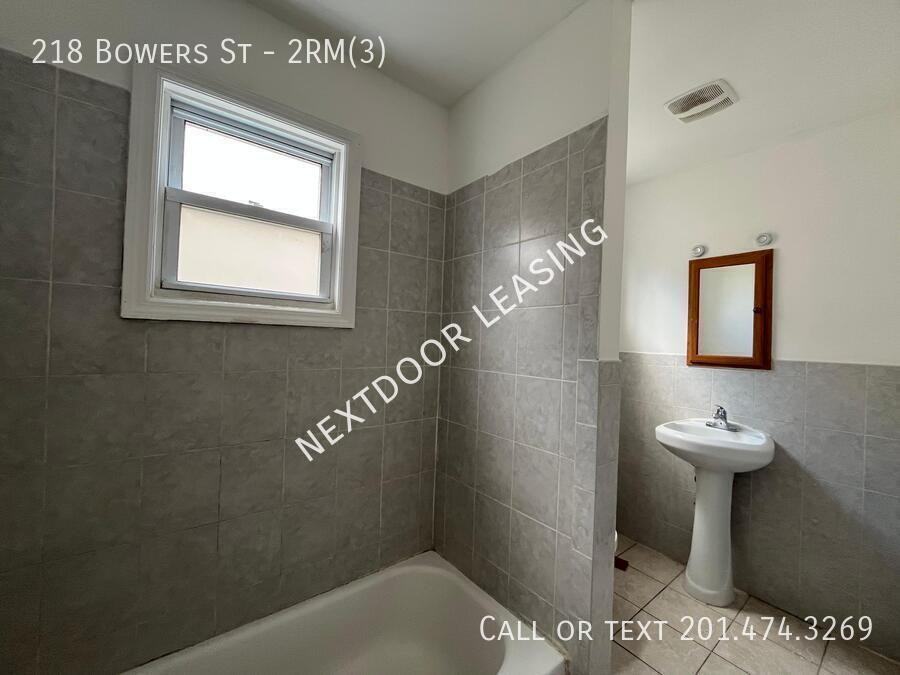 218 Bowers St #2RM3 - Photo 3 of 6