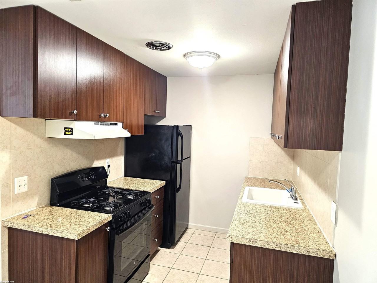 38255 Fairway Ct - Photo 2 of 12