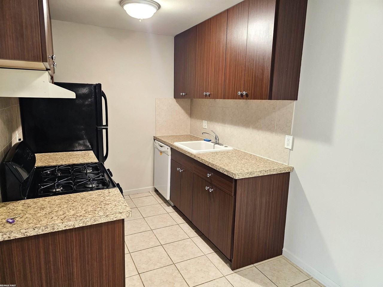 38255 Fairway Ct - Photo 3 of 12