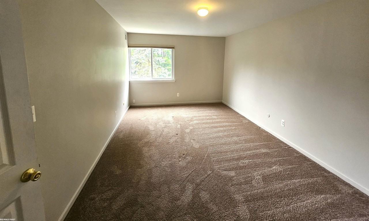 38255 Fairway Ct - Photo 7 of 12