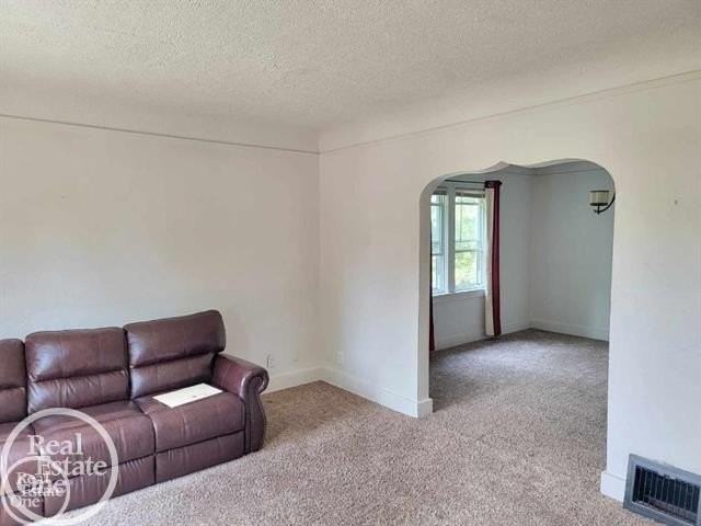 38 Spokane Dr - Photo 4 of 10