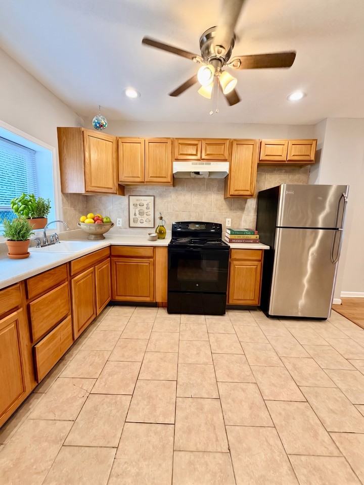 6525 Saybrook Ave - Photo 2 of 23