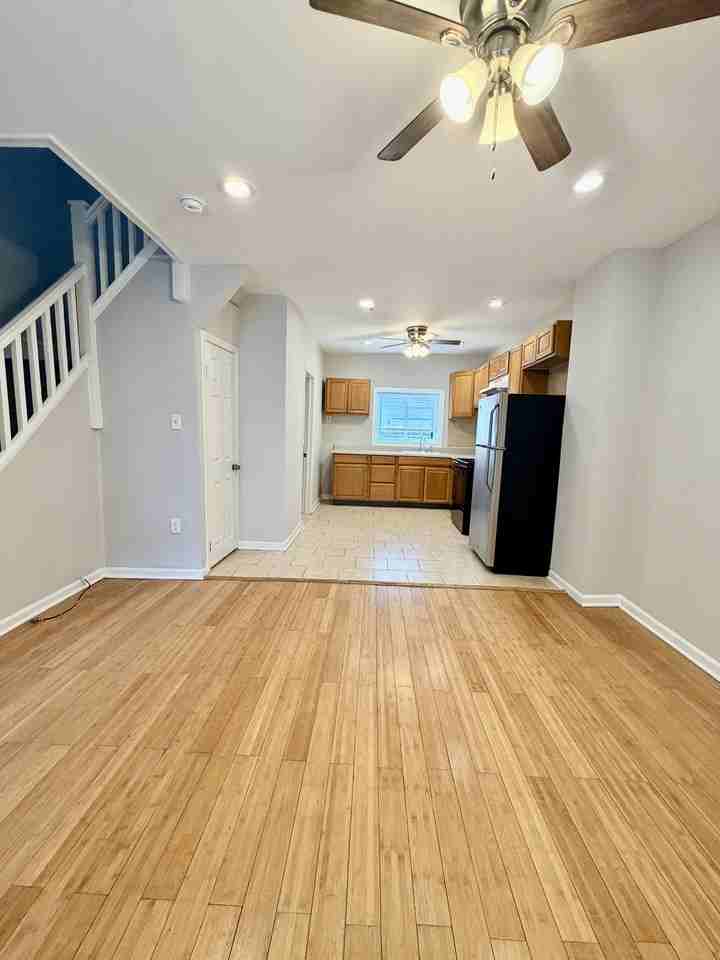 6525 Saybrook Ave - Photo 4 of 23