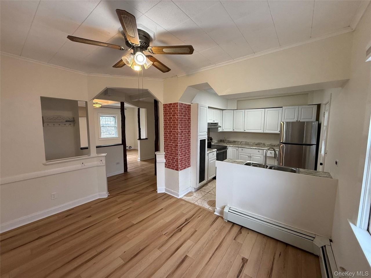 4 St Marks Pl - Photo 5 of 26