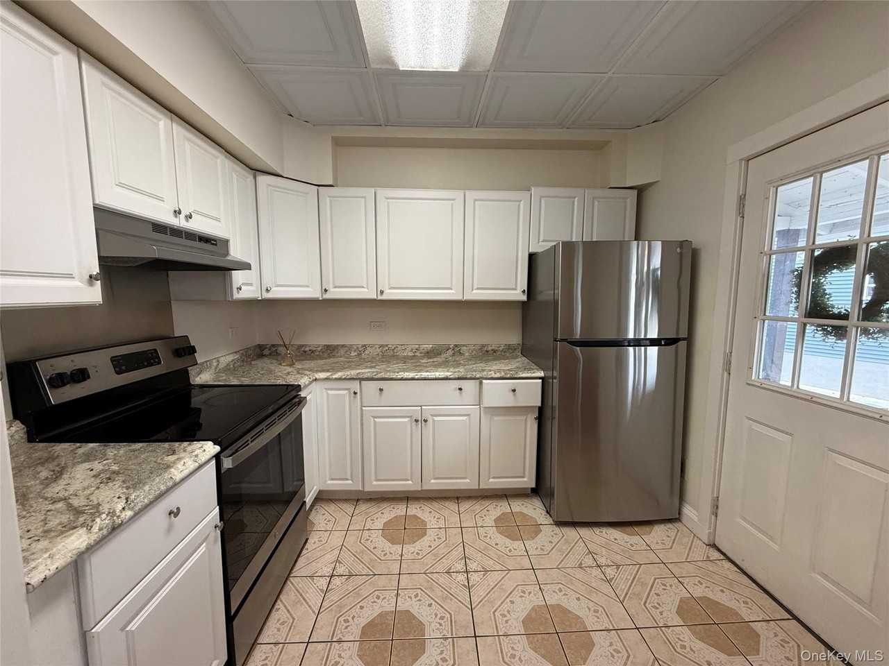 4 St Marks Pl - Photo 7 of 26