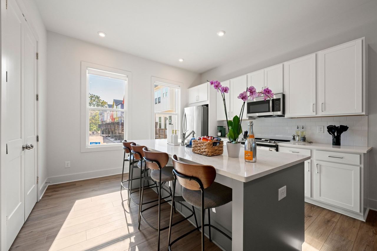 COZY & - Photo 3 of 20