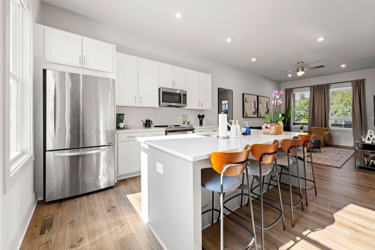 COZY & - Photo 5 of 20