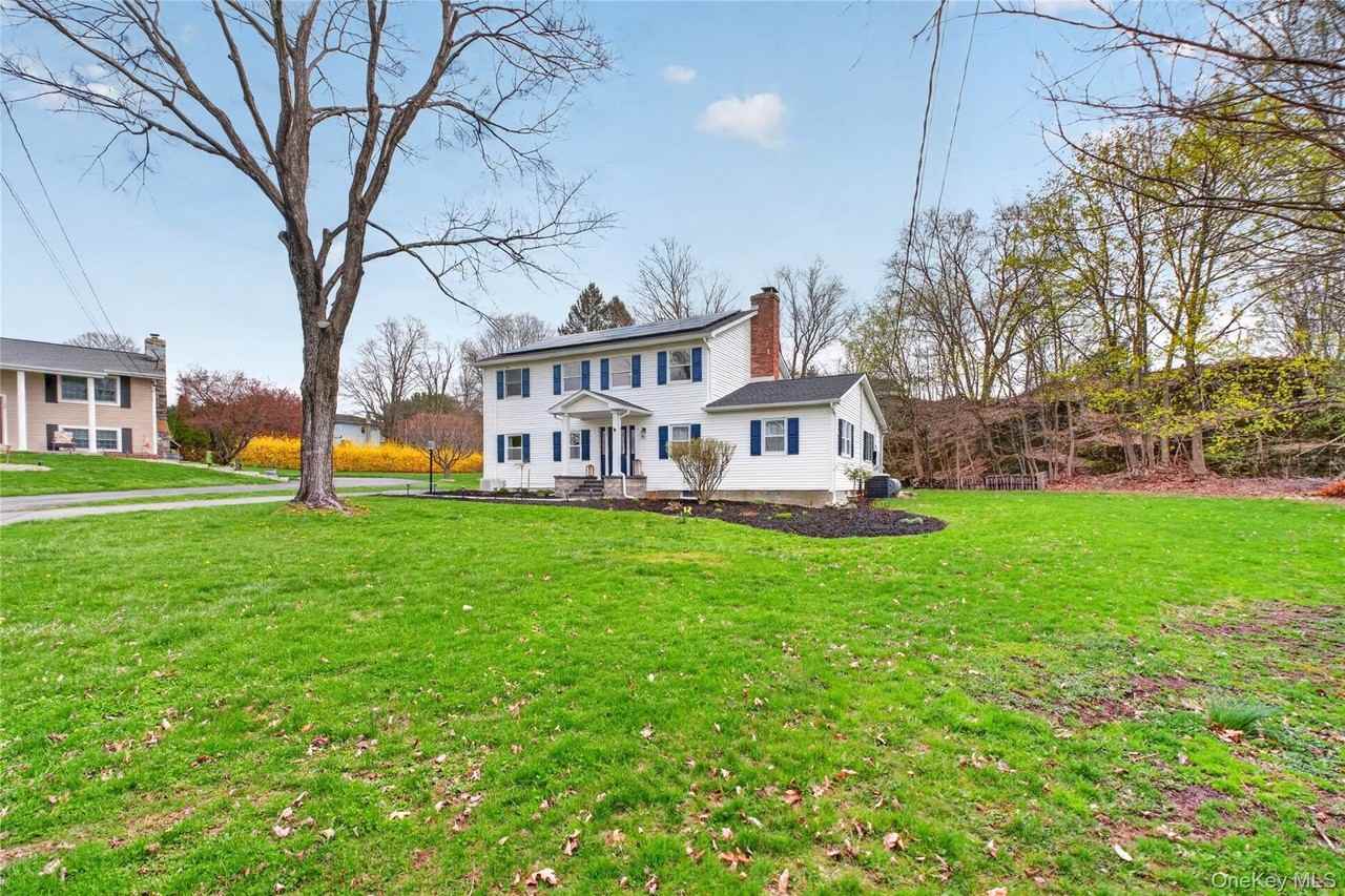 22 Blossom Hill Dr - Photo 2 of 42