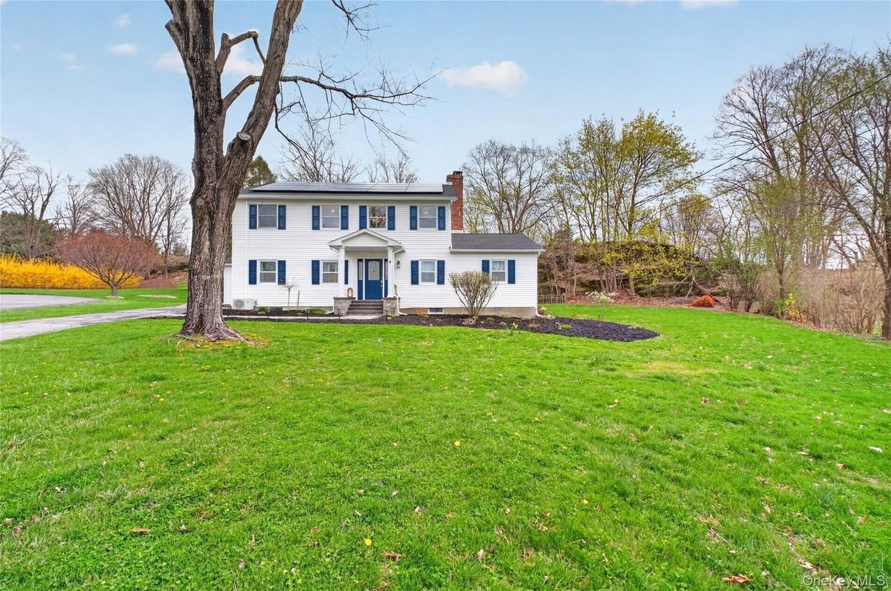 22 Blossom Hill Dr - Photo 3 of 42