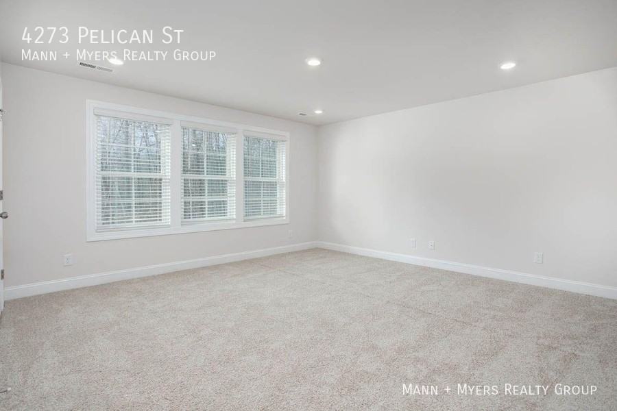 4273 Pelican St - Photo 3 of 26